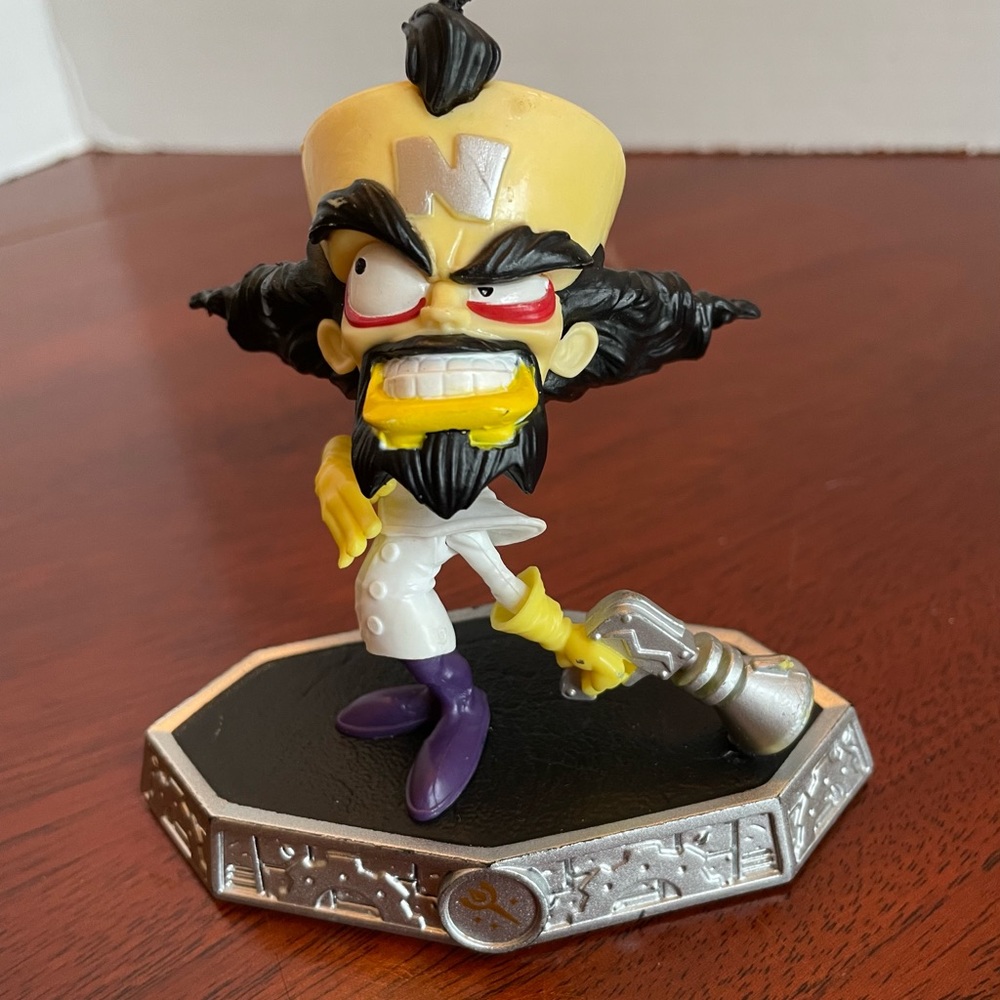 Skylanders: dr. Neo cortex an evil scientist. Used but in good condition.